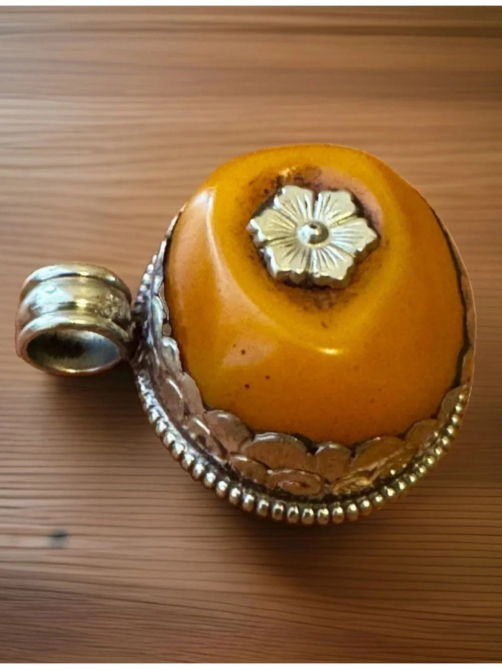 Vintage Hand Carved Traditional Tibetan Amber Bakelite Pendant Set In Silver 17g